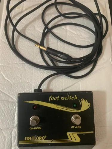 Footswitch customizado (para Peavey 6505+)