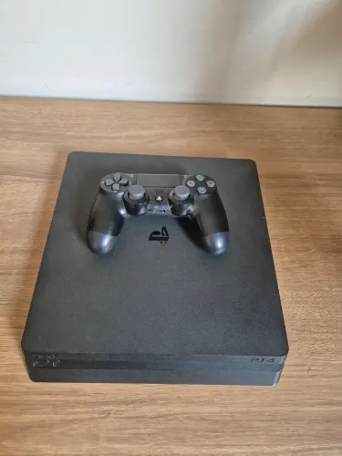 PS4 Slim - DESBLOQUEADO - ÚNICO DONO - Lacrado