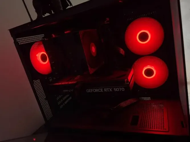 PC GAMER - 9800X3D + 5070 12GB + MSI MAG B850 TOMAHAWK MAX WIFI + 2X16GB CL30 5400MHZ