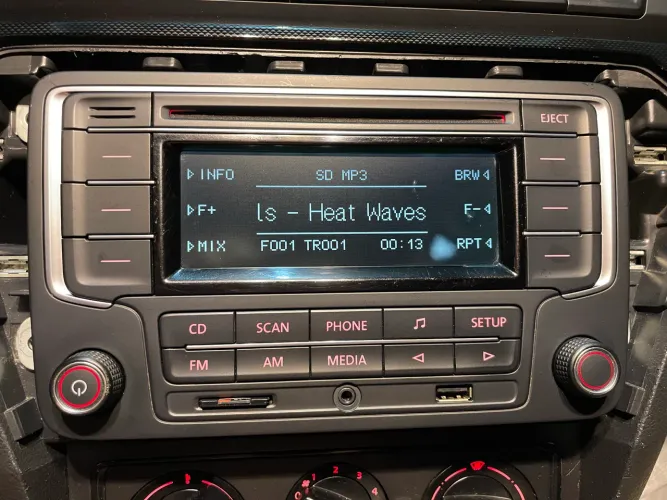 Rádio original - VW Volkswagen - Gol/Voyage/Saveiro G7 e G8 - 5U0 035 160