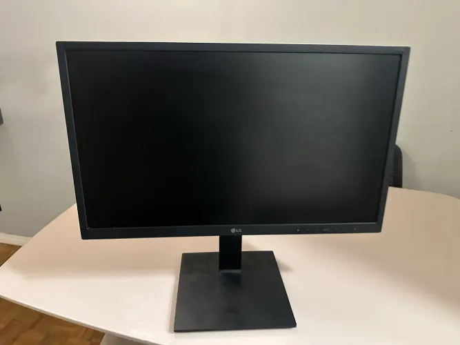 Monitor LG 24 Polegadas Altura e ângulo regulável