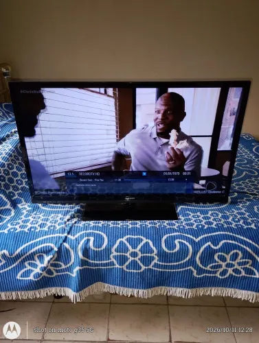 TV LCD 40 pol Semp tochiba em bom estado 