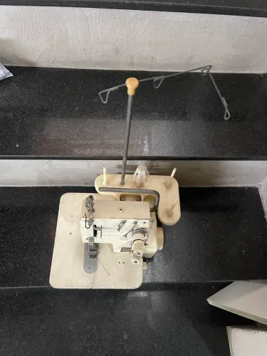 Maquina de Costura Duas Agulhas 