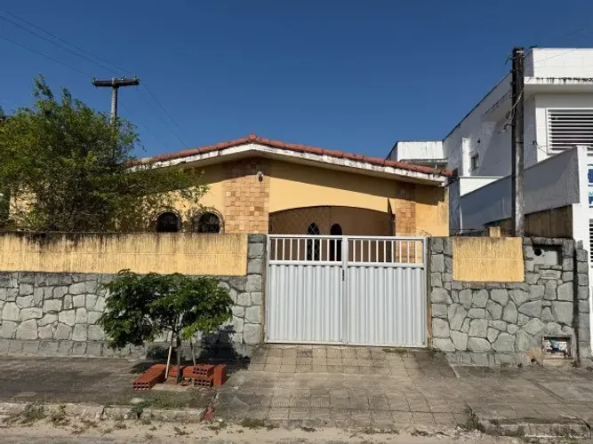 Aluga-se ou Vende-se - casa de esquina no setor comercial de Neópolis