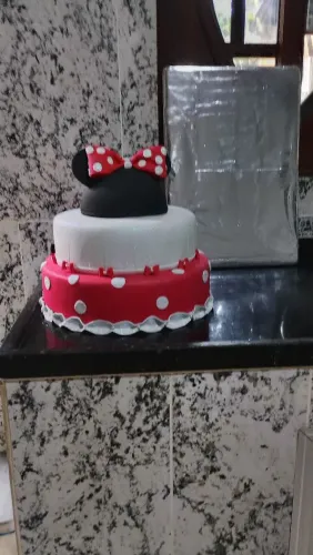 Bolo fale + tábua de bolo retangular