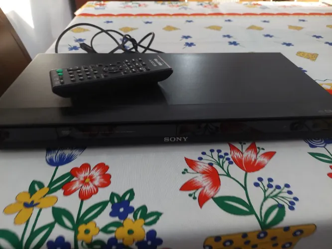 Vendo DVD sony funciona certinho com controle remoto 