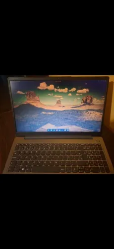 Lenovo IdeaPad 3i i5 11a 8GB 256GB SSD Iris Xe Full HD