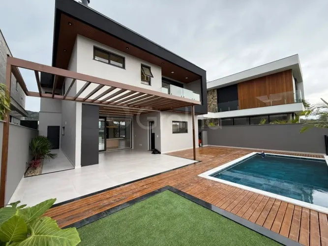 Casa no Reserva da Pedra com 270,00 m2
