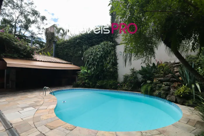 Casa á Venda com 4 Quartos 2 suítes 3 Vagas 640m2