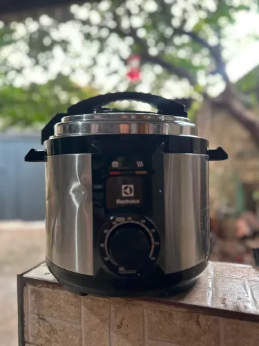 Panela De Pressão Elétrica Electrolux PCE20 5 Litros
