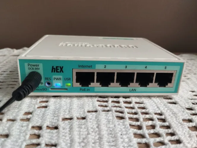 Mikrotik hEX RB750Gr3