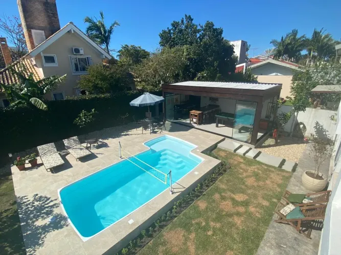 Casa com piscina em praia de Jurere Internacional aluguel de temporada