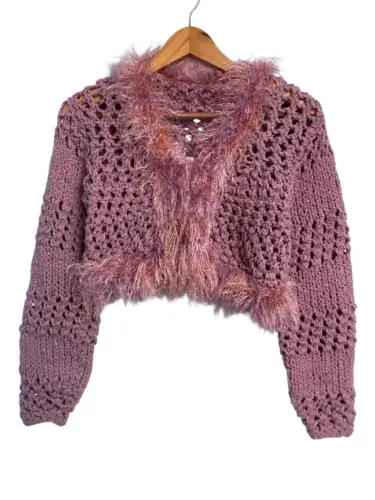 Casaco Bolero Cropped em Tricô Rosa Antigo Estilo Boho Chic Vintage, Tamanho P