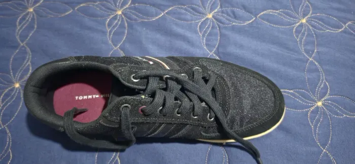 Vendo tenis Tommy Hilfiger super novo
