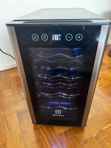 adega climatizada electrolux 8 garrafas - estado de nova - nunca usada