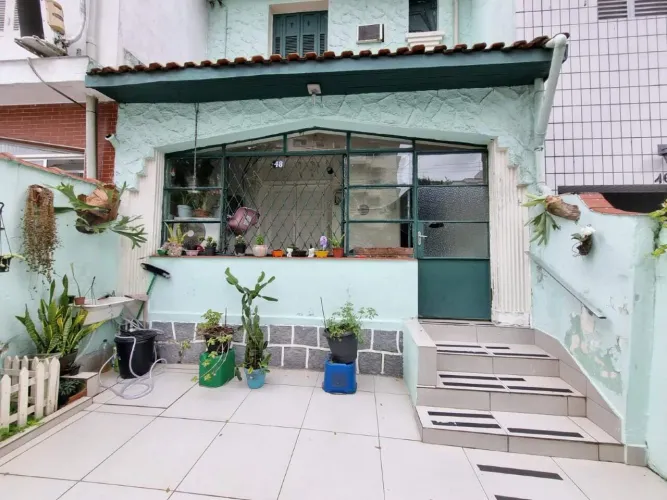 Sobrado geminado com 2 dormitórios à venda no Campo Grande- Santos- S.P