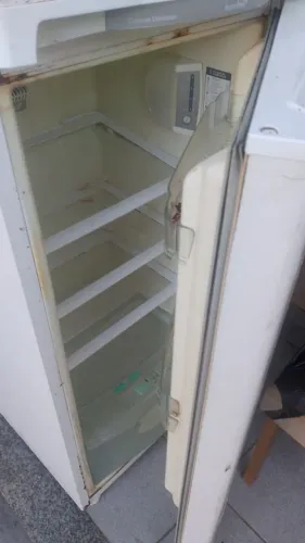 Vendo geladeira 330 L Eletrolux