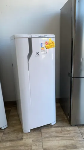 GELADEIRA DEGELO PRÁTICO 127 VOLTS SEM USO - ENTREGAMOS