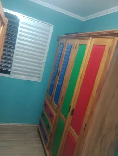 Vendo Guarda Roupa de Madeira NOVO