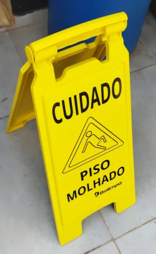 Cavalete PISO MOLHADO