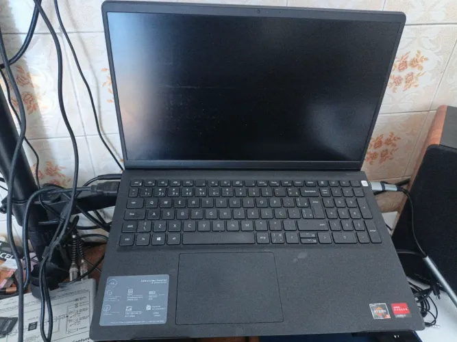 Dell Inspiron i15 amd radeon 4gb 500gb ssd
