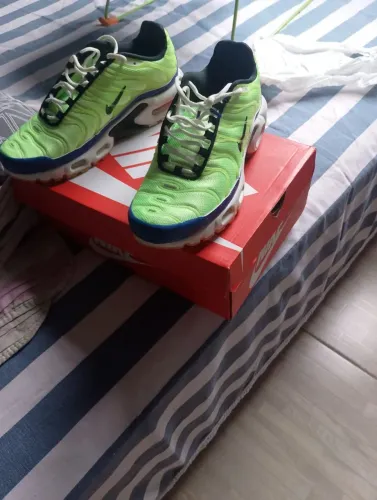 Vende-se um tênis Nike Air Max plus por 500 reais 