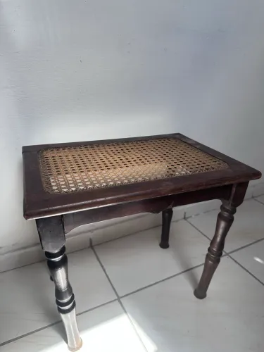 Banqueta Colonial em Madeira Maciça e Palhinha