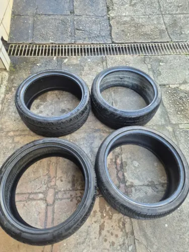 PNEUS 245/35/20