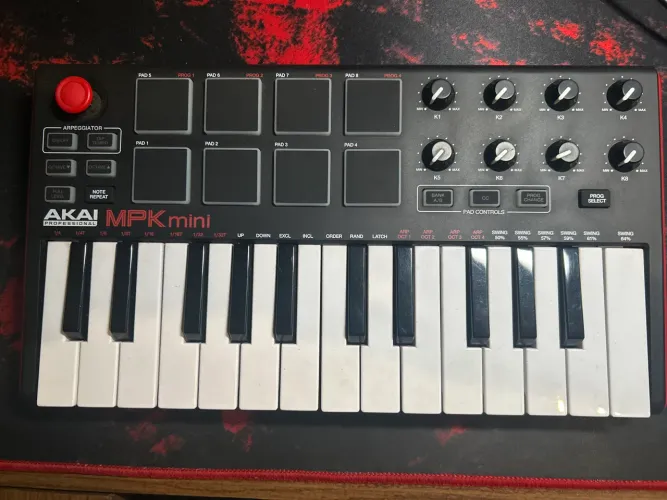 Akai Mini Controlador Mídi 