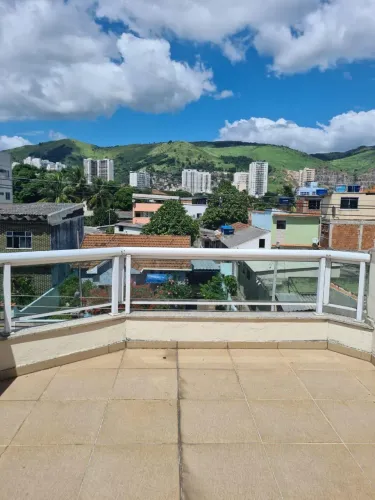 Triplex para locação em Santa Eugênia