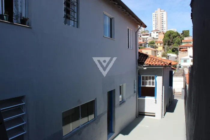 Casa com 6 quartos e 6 vagas em Perdizes