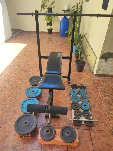 Banco de supino + Barra + Anilhas