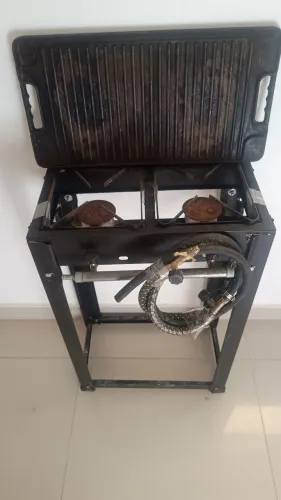 Fogão industriaduas bocasl gás Alta pressão. Com chapa de ferro fundido e mangueira 