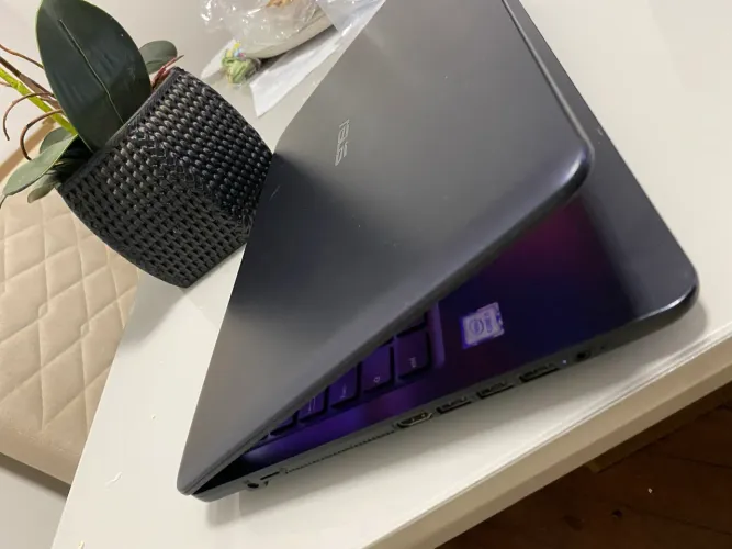 Notebook Asus vivobook i3 SSD