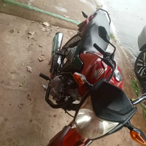 Vendo uma moto no valor 7400