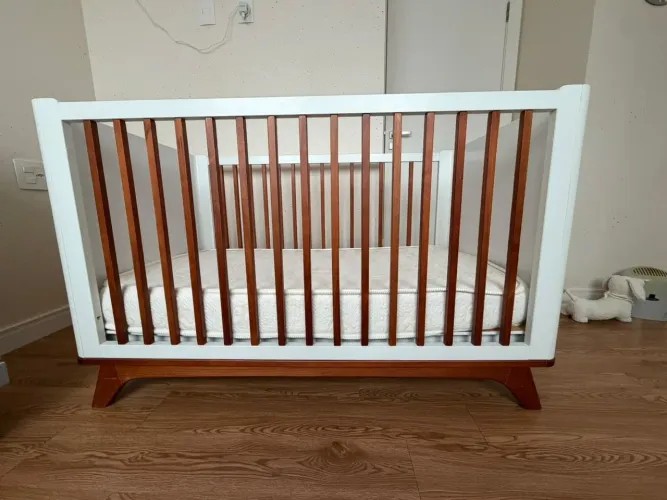 Berço vira cama acompanha colchão 