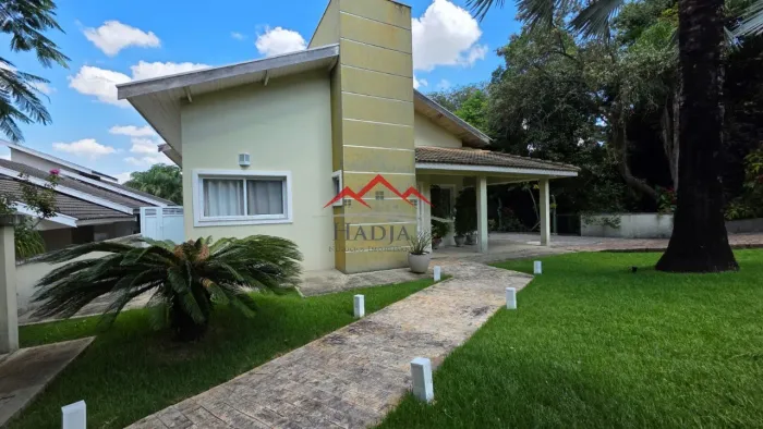 Casa térrea à venda no Condomínio Bosque dos Jatobás, em Jundiaí: terreno de 1054m², 3 suí
