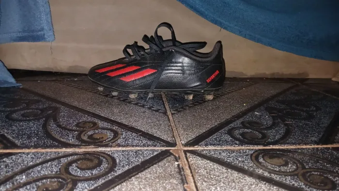 Chuteira da adidas seminova