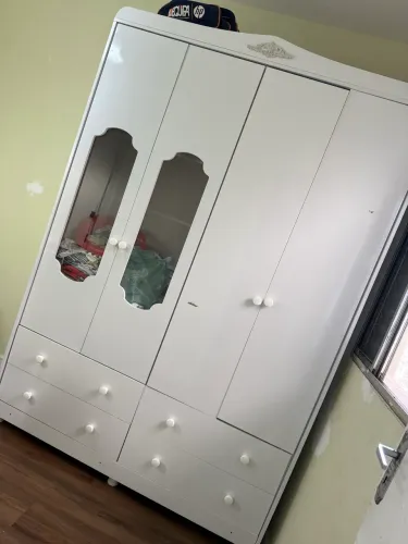 Guarda roupa branco de bebe