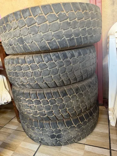 Jogo de Pneus 265/75R16 e Rodas ferro 13 linha Volkswagen ! Valores na descrição!