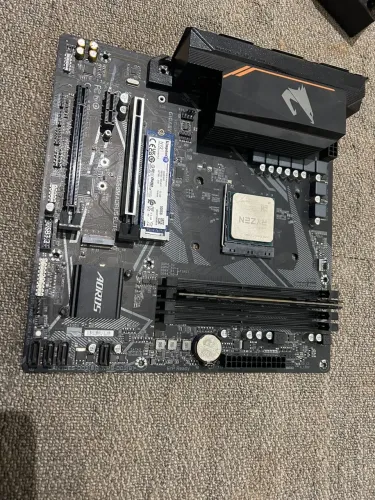 Rizen 7 5700x  B550M aorus elite  8gb ram ddr4 3600 xpg  Ssd nvme m.2 500 gb
