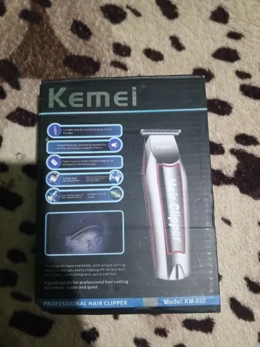 Máquina de cortar cabelo kemei 032 nova