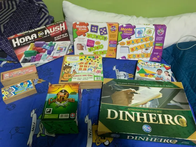 Lote de jogos e brinquedos nao vendo separado