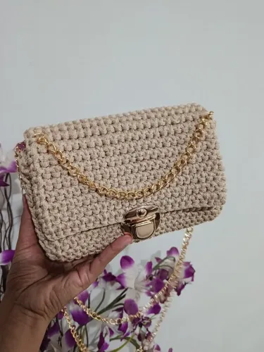 Bolsa de crochê bege elegante