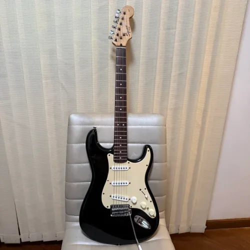 Guitarra Squier Affinity Customizada c/Seymour Duncam + chave p/Ligar Captador do Braço!!