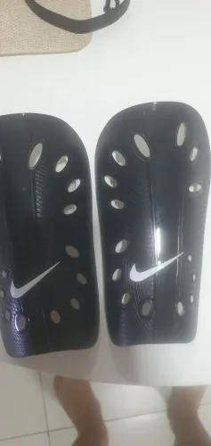 Caneleira Nike J Guard