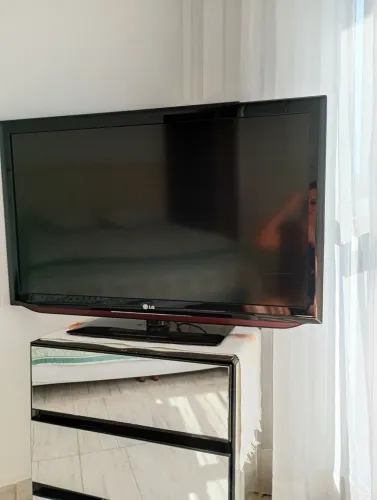 Tv LG 42 funcionando normal porém tem hora q desliga sozinha