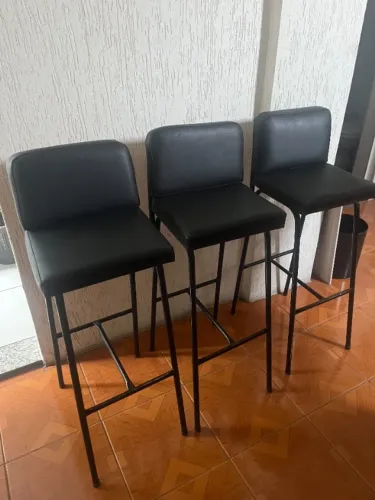 3 BANQUETAS ALTAS COURINO PRETO USADOS