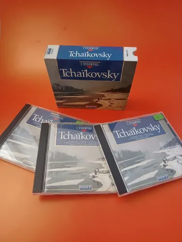 Coleção de CDs 3 Tchaikovsky L'Essentiel Sony importado