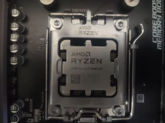 AMD Ryzen 7 7800X3D